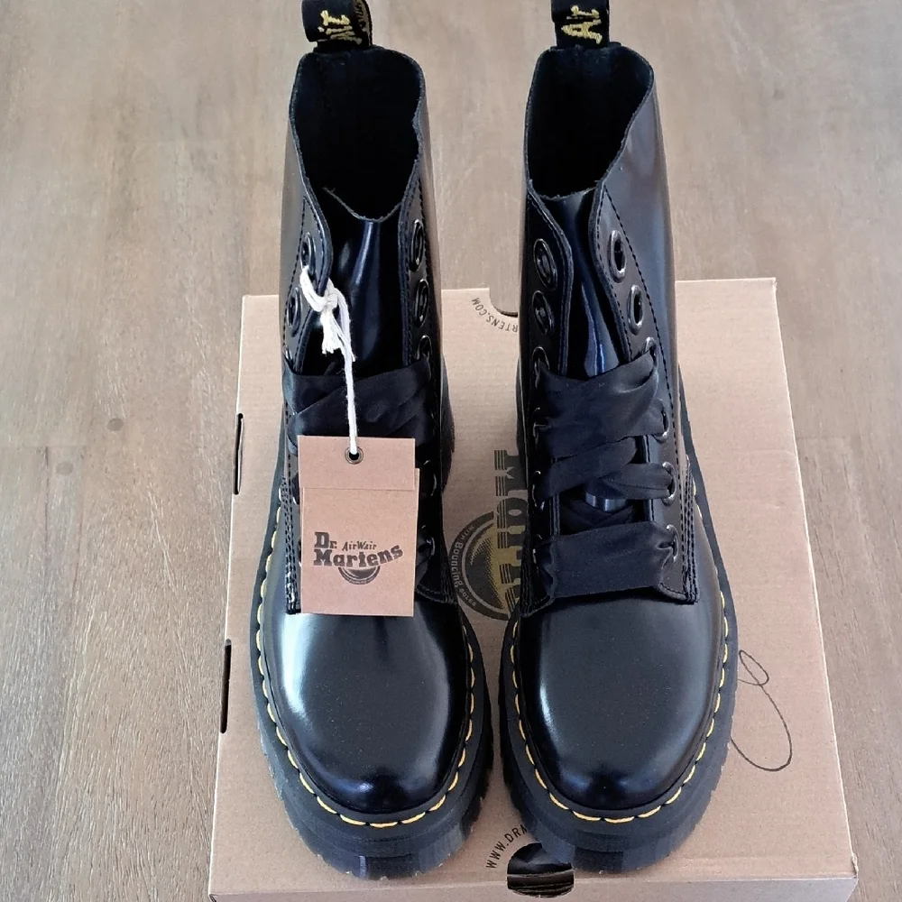 Dr. Martens Molly Women's Leather Platform Boots - Color: Black - Size: 8 - Picture 3 of 9